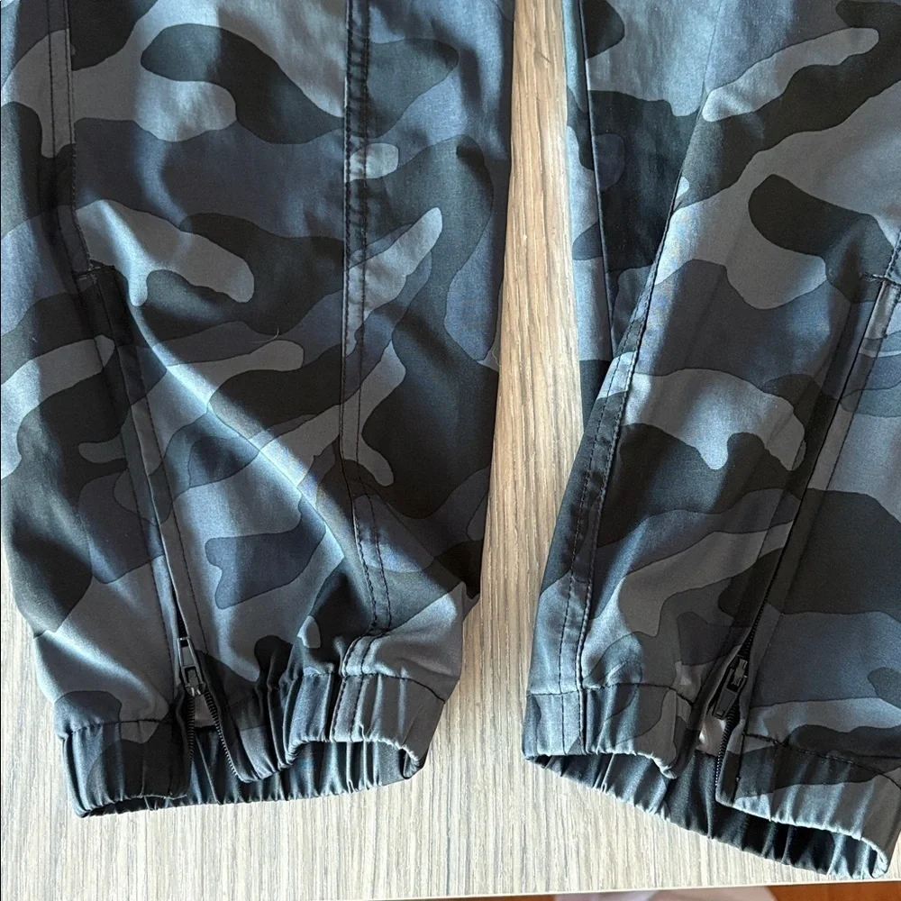 Old Navy Active Stretchtech Camo Jogger Pants Size L Gray Black Athletic - Picture 4 of 7